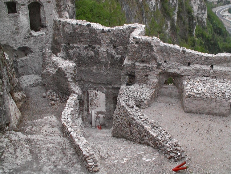 L'interno del castello visto dall'alto.