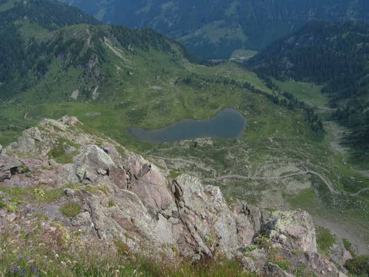 Lungo il sentiero ci sono alcuni punti che ci permettono di guardare dietro al Monte Ziolera.