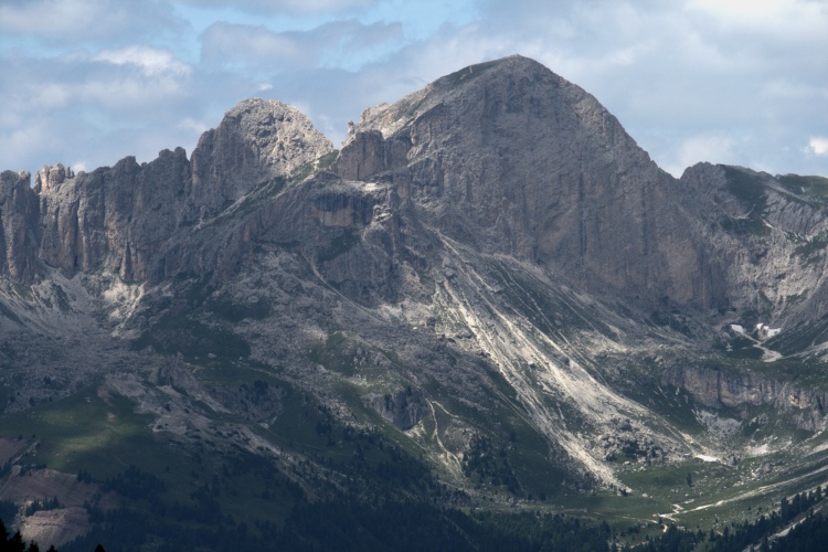 Sono sempre ancora sulla Sella Palacia e zoomo verso la Roda di Vael nel Catinaccio.